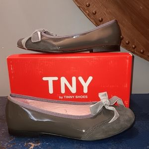 Tinny girls shoes